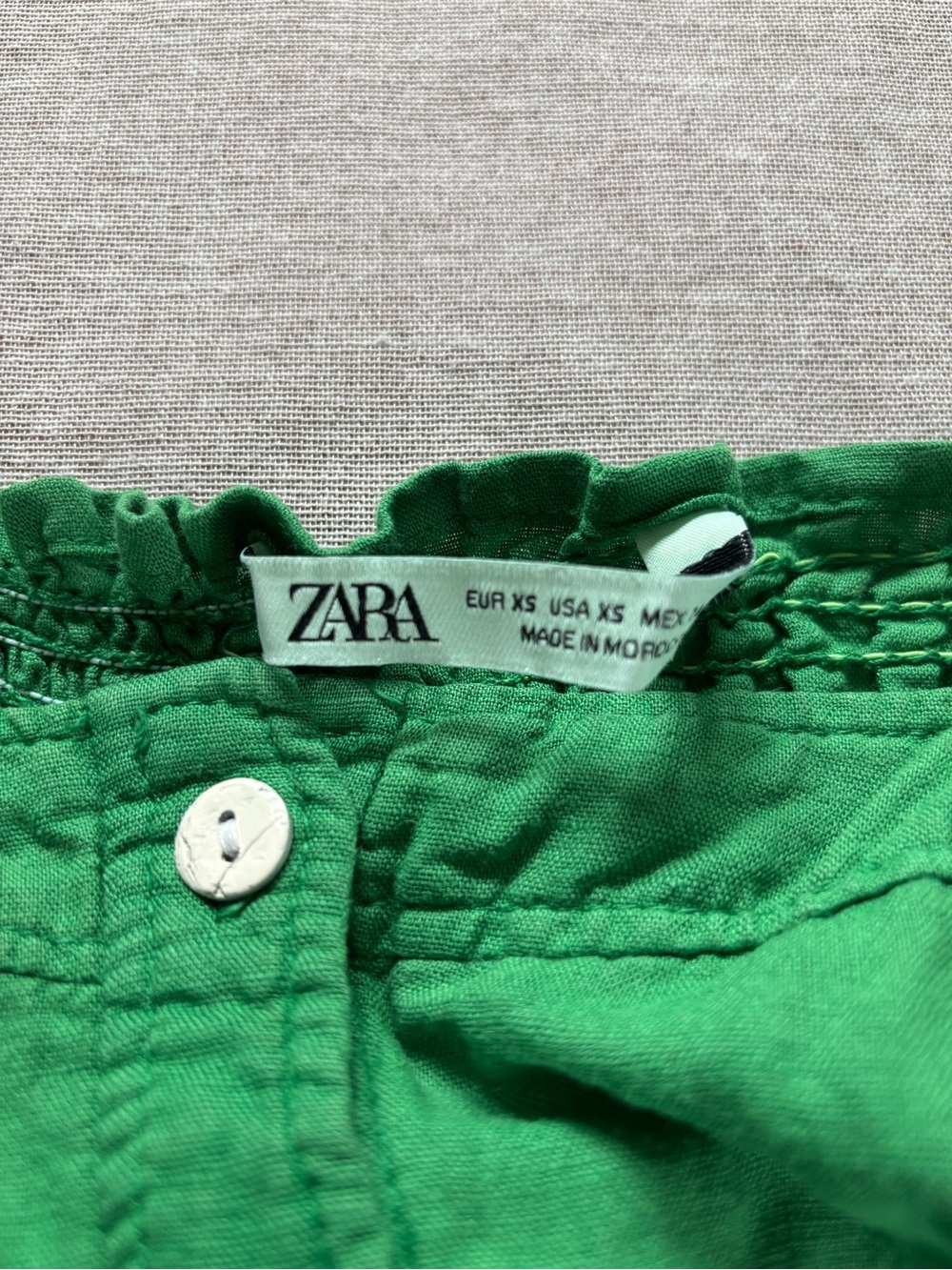 Zara Emerald Green Linen Button-Front Ruffle Mini Dress in XS - Picture 8 of 12
